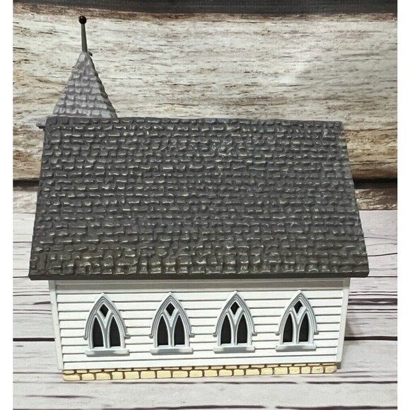 Hallmark Sarah Plain and Tall Holiday Christmas Village Country Church 1994 - Picture 4 of 6